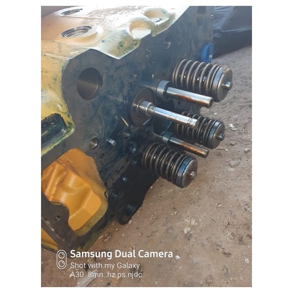 CYLINDER HEAD